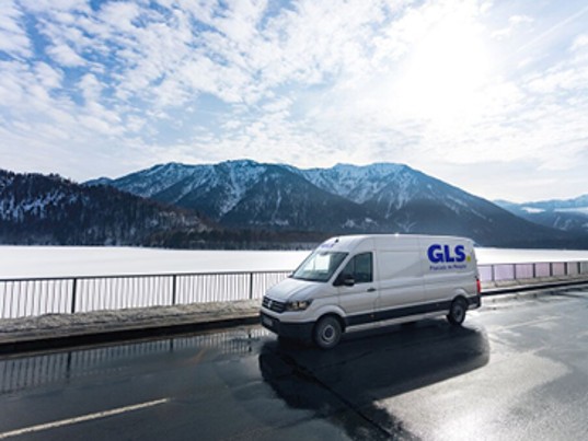 Flotte fourgons GLS France logo GLS sur camion