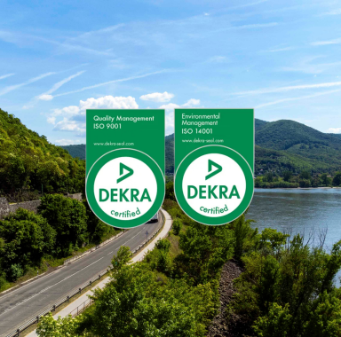 Labels DEKRA certifiant la gestion de la qualité ISO 9001 et la gestion environnementale ISO 14001.