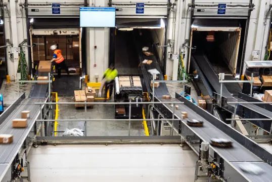 Éjszakai rakodó, szortírozó